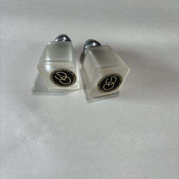Set Of 2 Glass Salt And Pepper Shakers Vintage - Picture 6 of 6